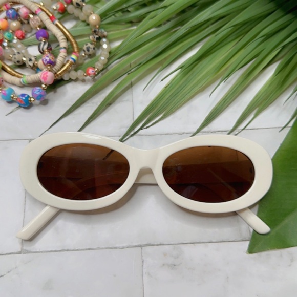 🔥 Classy Chic Oval Sunglasses - Picture 3 of 11